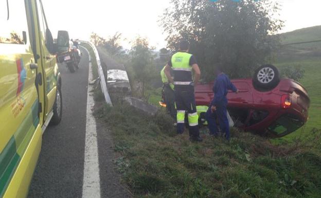 Un Herido Al Volcar Su Coche En El Puerto De Alisas El Diario Monta S